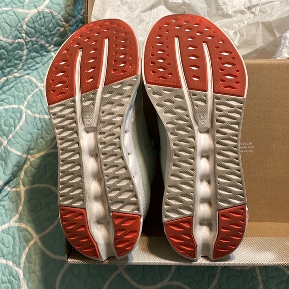 ON Running Cloudsurfer Women's 6.5 Creek White - Picture 8 of 9